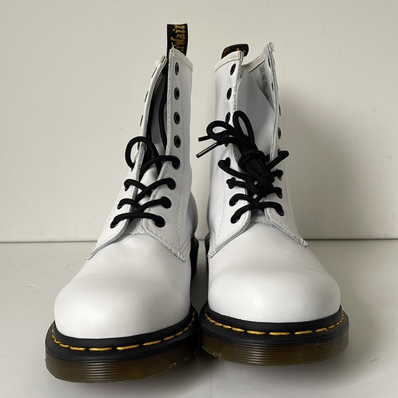 DR. MARTENS Gender Inclusive 1460 8-Eye Lace-up Boot White Smooth USL10 EU42 - Picture 3 of 8